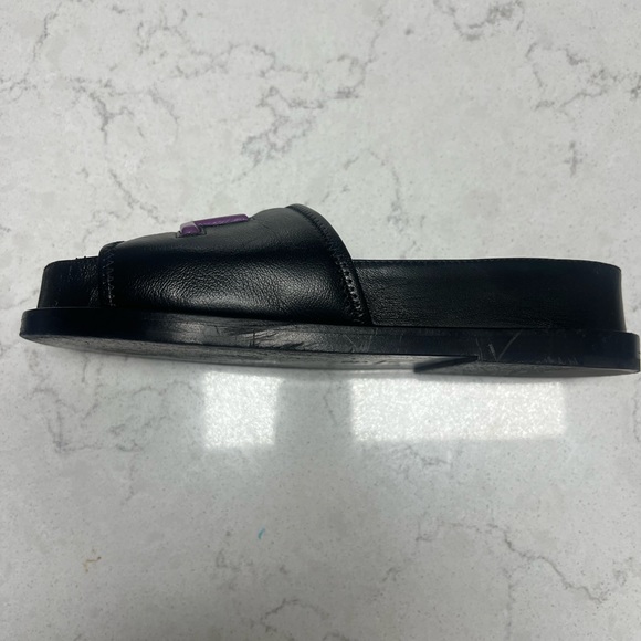 CHANEL lambskin slides - Picture 4 of 5